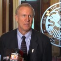 Rauner backs proposal to allow Chicago mayor recall