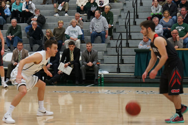 Bryce Dolan (left) scored a career-high 37 points in Illinois Wesleyan's 94-85 loss to Ohio Wesleyan. (WJBC photo)