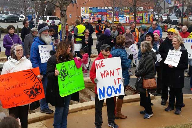 Rep. Davis: ‘Professional’ protests don’t foster dialogue | WJBC AM 1230